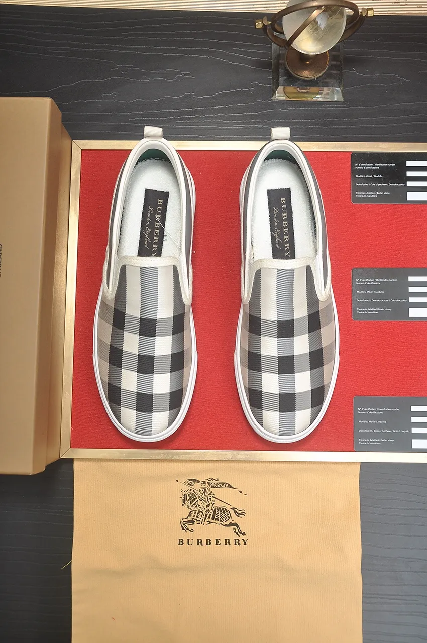 Men's shoes 💰400💶【Burberry】Classic low-top sneakers｜Imported cowhide with classic plaid fabric｜Sheepskin lining｜Original outsole｜Fine workmanship and comfortable to wear Size: 38-44 (customized at 45)